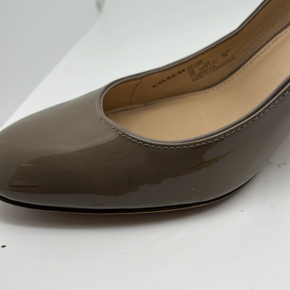 Coach‎ Devon Gray Olive Slip on Round Toe Patent Leather Pumps Size 8B - Picture 11 of 12